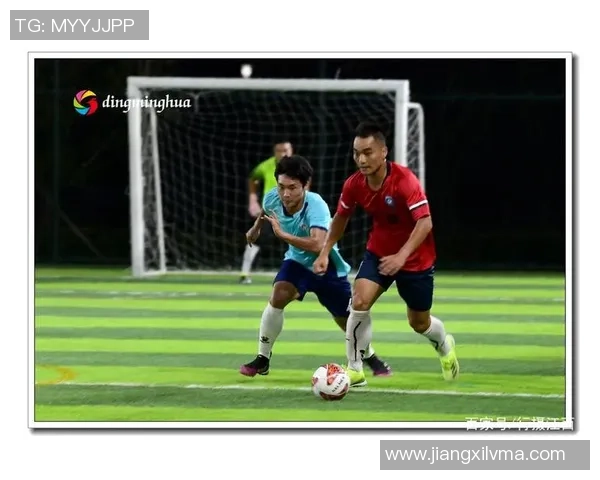 足球明星英姿飒爽瞬间集锦展现球场魅力与风采